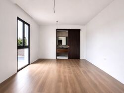 Grove Avenue (D10), Semi-Detached #555078941